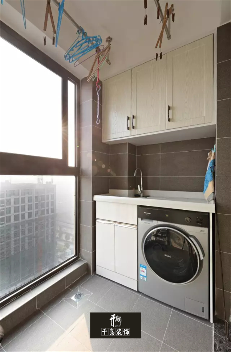 簡(jiǎn)約混搭陽臺(tái)裝修效果圖