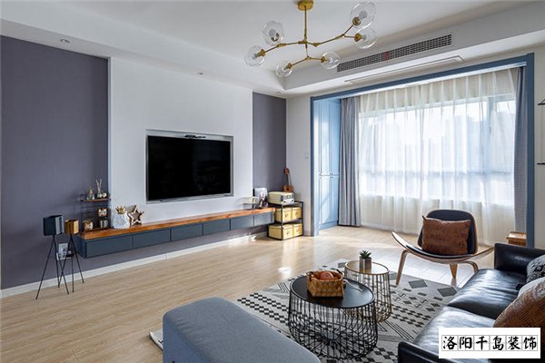 多燈頭設(shè)計(jì)，亮度更高